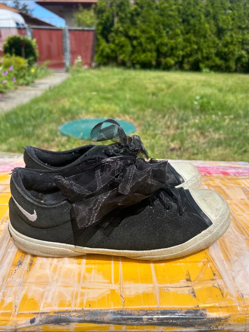 Nike 960911 Women’s Black Suede Sneakers with White Toe Cap and Ribbon Laces